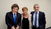 Javier Milei y Luis Caputo con Kristalina Georgieva Javier Milei y Luis Caputo con Kristalina Georgieva