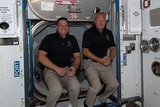 Se señala que el retorno de los dos astronautas marcará el inicio de una nueva era en los viajes espaciales. Se señala que el retorno de los dos astronautas marcará el inicio de una nueva era en los viajes espaciales.