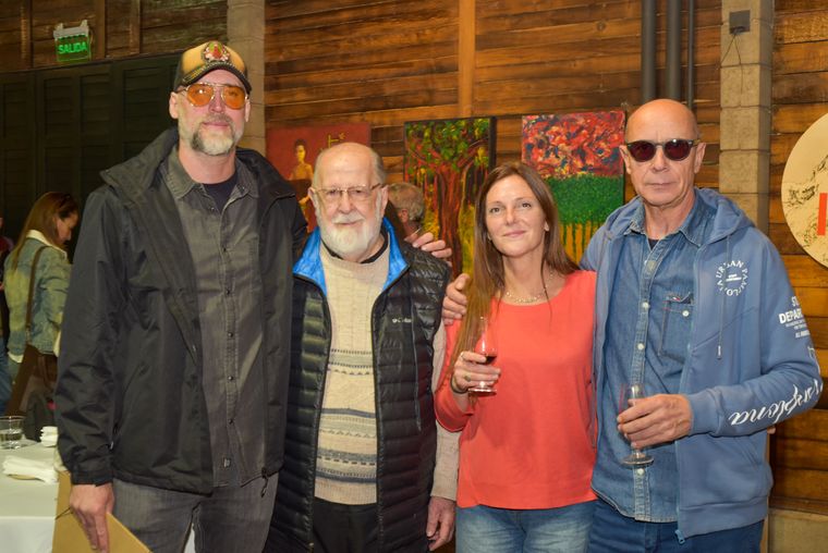 Guillermo Riggatieri, Antonio Sareli, Lenka Bajda y Daniel Bernal. Guillermo Riggatieri, Antonio Sareli, Lenka Bajda y Daniel Bernal.