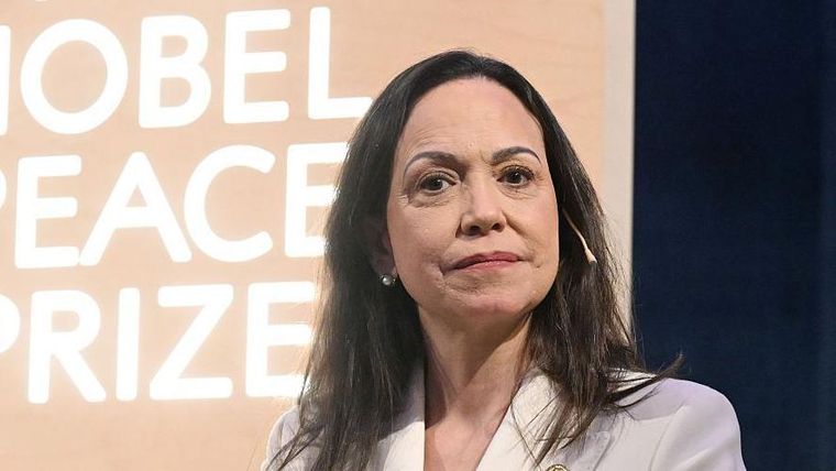 La imagen de Machado se vio apuntalada cuando le otorgaron el Premio Nobel de la Paz por "su lucha para lograr una transición justa y pacífica de la dictadura a la democracia" en Venezuela.