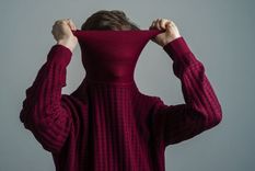 Los colores oscuros y apagados aparecen con más frecuencia en personas con baja autoestima. Los colores oscuros y apagados aparecen con más frecuencia en personas con baja autoestima.