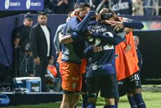 La Lepra cerró a un nueve de área. Foto: Fabián Salamone / MDZ La Lepra cerró a un nueve de área. Foto: Fabián Salamone / MDZ