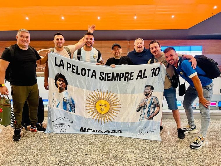 Los siete mendocinos partieron desde el Plumerrilo el jueves y llegarán a Doha el lunes al mediodía.