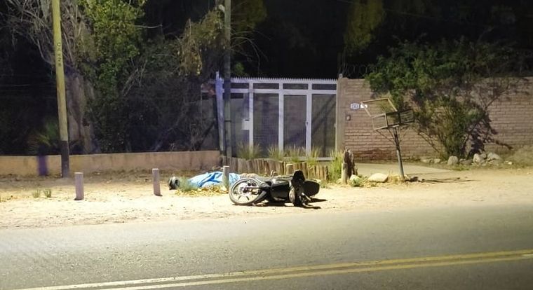 Un joven perdió la vida tras impactar contra unos postes.