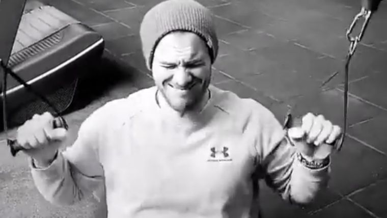 Kerem Bürsin Disciplinado Foto: @thebursin