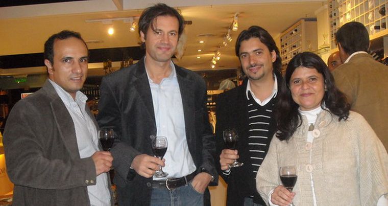 Alejandro Frigerio, Germán Bassani y Sebastián Rodríguez Viudez junto a la creativa mendocina, Maggie Moreno. Foto: Gentileza