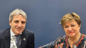 El ministro de Economía, Luis Caputo, junto a la directora Gerente del Fondo Monetario Internacional (FMI), Kristalina Georgieva. Foto: X de @KGeorgieva