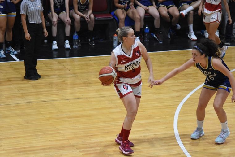 Atenas quedó a un paso de la gloria. Foto: FBPM / Andrés Arequipa