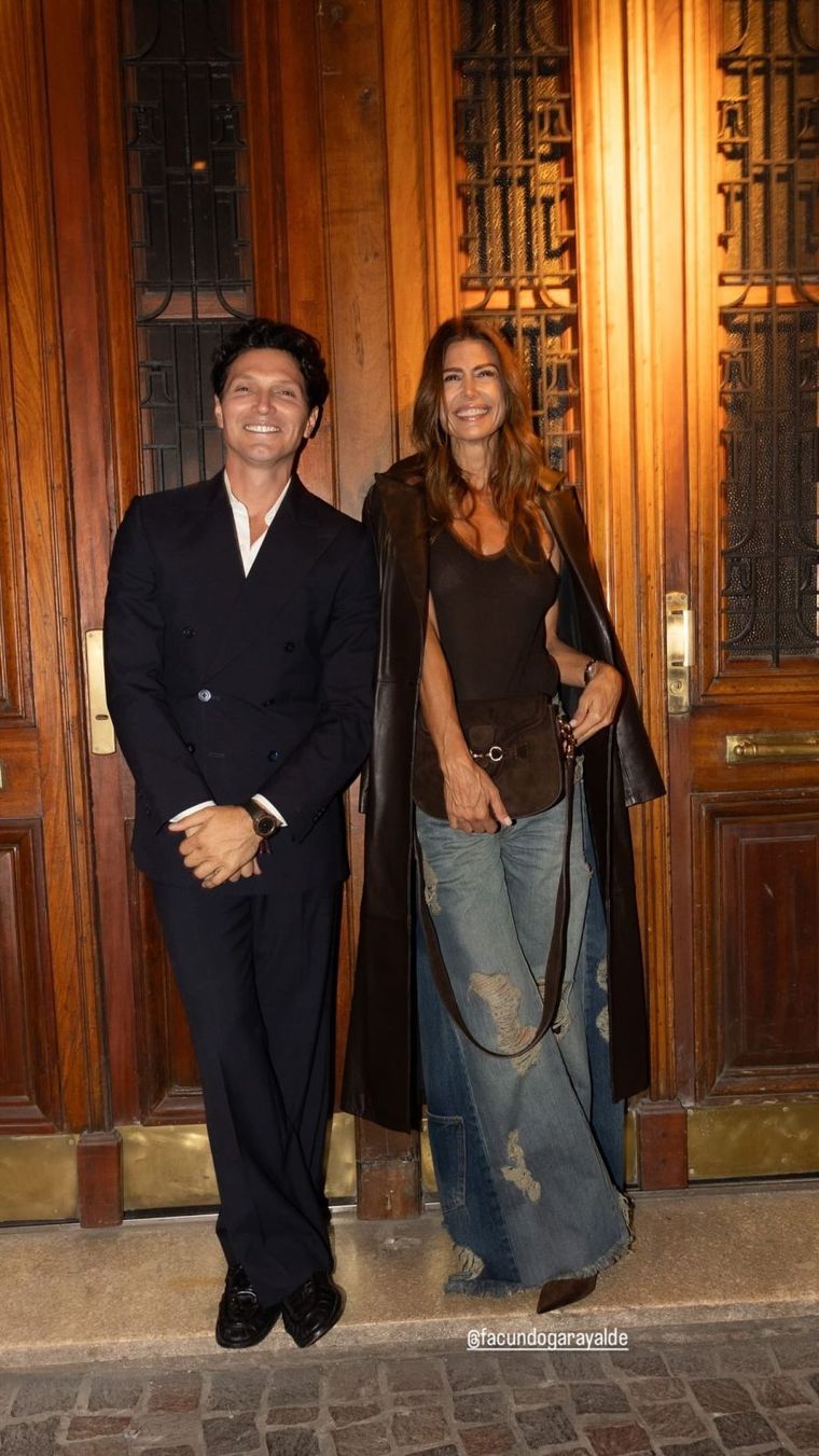 Cómo llevar el denim distressed según Juliana Awada. Cómo llevar el denim distressed según Juliana Awada.