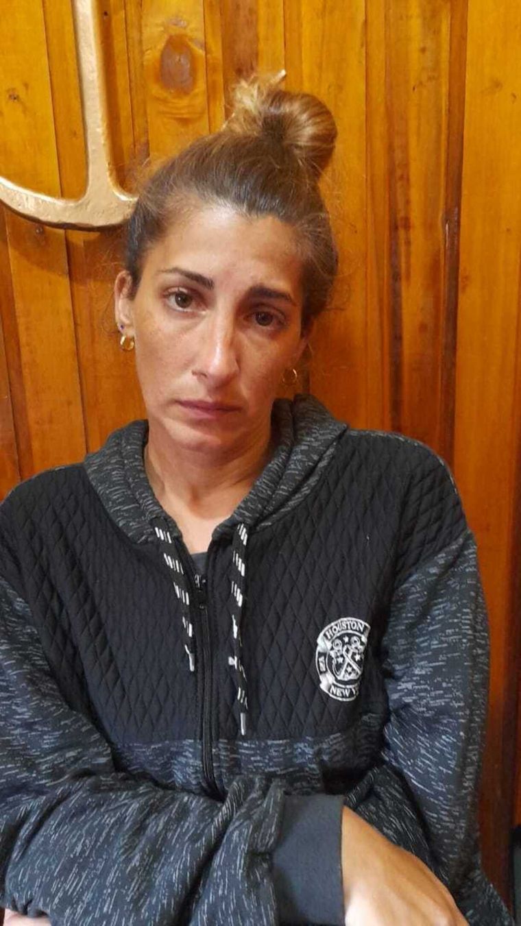 La mujer fue hallada en una cabaña, en buen estado de salud