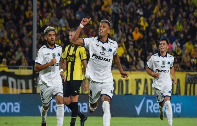 Golazo de Luciano Rodríguez, que estuvo cerca de jugar en River Foto: @liverpoolfc1915