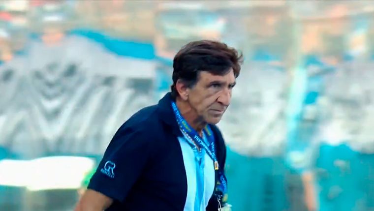 Gustavo Costas está enojado porque la salida de Maxi Salas a River podría no ser la única mala noticia para Racing en este mercado.