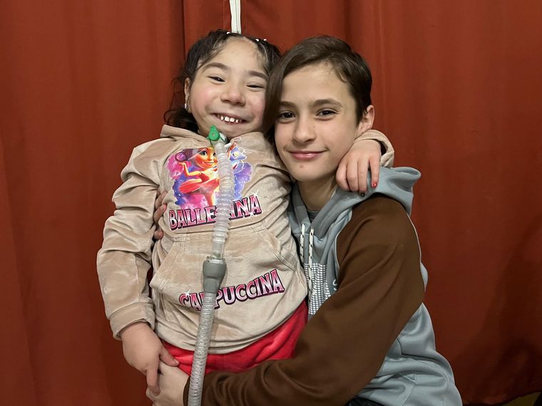 Pili y su hermana Leo. ¡Una dupla de amor! Pili y su hermana Leo. ¡Una dupla de amor!