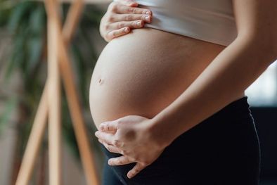 MDZol | En la guardia le dijeron que sus dolores abdominales eran por gases, pero la embarazada habría fallecido por una peritonitis. Foto: GETTY IMAGES