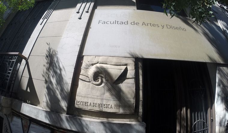 La casona de la Escuela de Música: protegida por ley, cerrada y sin destino definido La casona de la Escuela de Música: protegida por ley, cerrada y sin destino definido