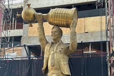 la fuerte decision de river con la estatua de gallardo tras las criticas al tamano del ?bulto?