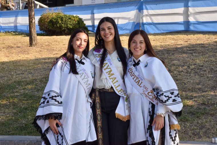 Las reinas estuvieron en la gran peña de 25 de Mayo. Las reinas estuvieron en la gran peña de 25 de Mayo.