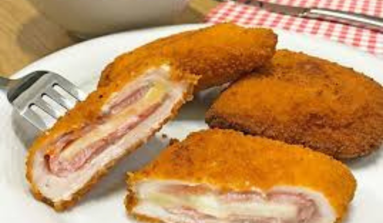 En muchos países, la receta de milanesa rellena de jamón y queso es considerada comida casera gourmet. En muchos países, la receta de milanesa rellena de jamón y queso es considerada comida casera gourmet.