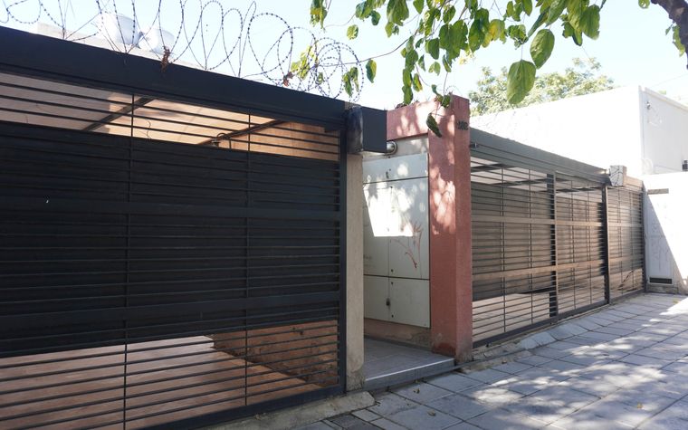 Luego en una casa en calle Las Heras, de Godoy Cruz (ahora hay un complejo de dúplex). Luego en una casa en calle Las Heras, de Godoy Cruz (ahora hay un complejo de dúplex).