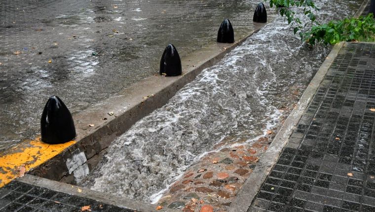 Las tormentas más fuertes en Mendoza se esperan entre las 15 y las 19, con probabilidad de granizo y ráfagas intensas en varios departamentos.