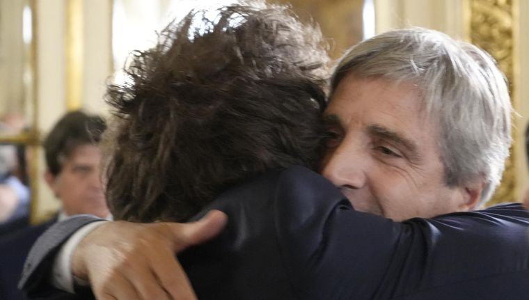 El presidente asegura que Caputo es el mejor ministro de Economía de la historia Foto: Presidencia