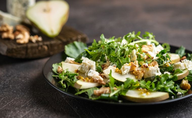 Ensalada de pera y queso azul Una receta simple y deliciosa para hacer en pocos pasos. Foto: Shutterstock