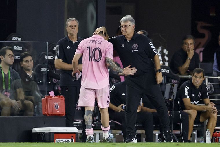 Lionel Messi se retiró lesionado del encuentro ante Toronto. Foto: Télam