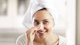 Para evitar las arrugas en la piel del rostro, la rutina de skincare durante el verano es la clave. Foto: CuepoMente