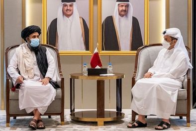 MDZol | El líder talibán, Abdul Ghani Baradar (izda.) permanecía en Doha antes de regresar a Afganistán. Foto: REUTERS