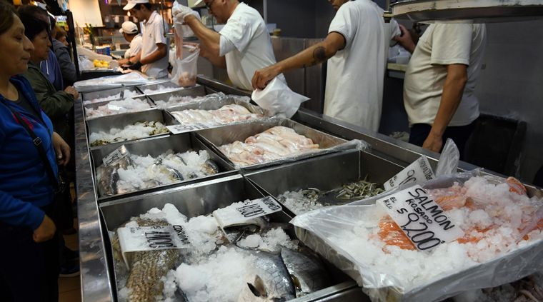En Semana Santa se produce un pico de consumo de pescado, aunque este año la demanda viene en baja Foto: ALF PONCE MERCADO / MDZ
