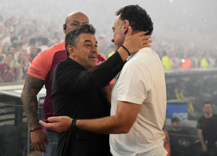 Gallardo le dedicó una palabras a Milito luego del partido. Foto: Fotobaires