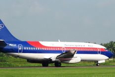 indonesia: se perdio un avion y lo buscan intensamente