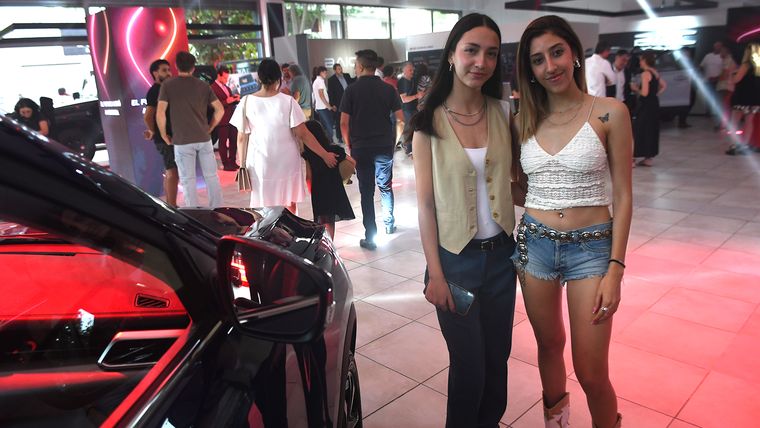 Xiomara Echaniz y Melanie Canto. Xiomara Echaniz y Melanie Canto.