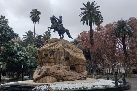 La nieve podría llegar a sectores cercanos al llano durante el sábado en Mendoza. La nieve podría llegar a sectores cercanos al llano durante el sábado en Mendoza.
