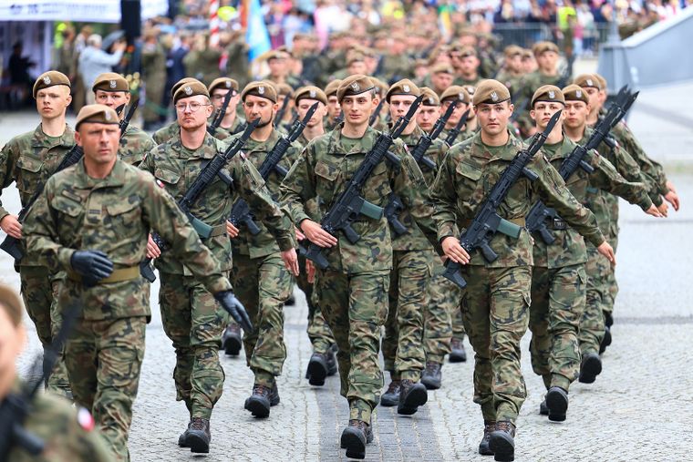 Polonia aspira a contar con 500.000 soldados listos mediante un nuevo cuerpo de reservistas de alta disponibilidad, integrado por voluntarios con entrenamiento permanente.