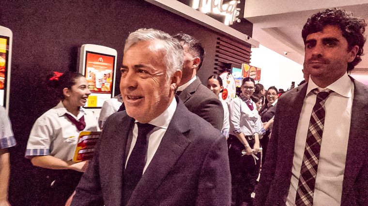 El gobernador Alfredo Cornejo y el ministro de Gobierno, Natalio Mema.&nbsp;