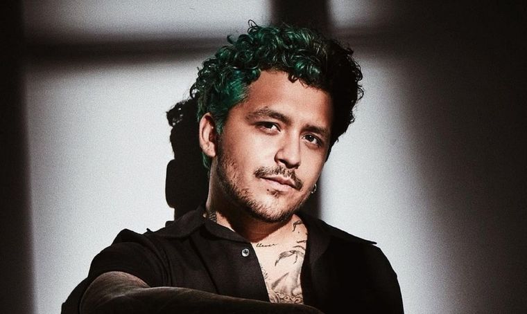 Chrisitan Nodal habría gastado una fortuna en una nueva joya para su colección.