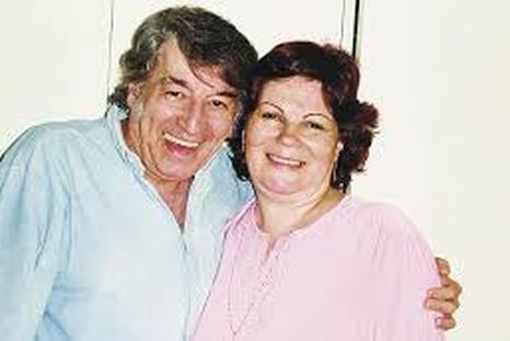 La viuda de Sandro cuenta lo que ve cuando mira la serie sobre su marido