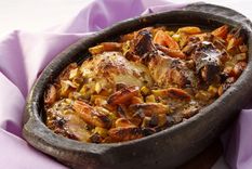 Pollo al horno con verduras Una receta simple y deliciosa para hacer en pocos pasos. Foto: Shutterstock