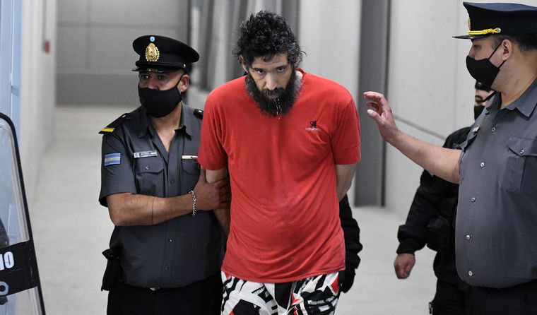 El cambio físico del israelí cuando entró a prisión fue sorprendente y radical. El cambio físico del israelí cuando entró a prisión fue sorprendente y radical.