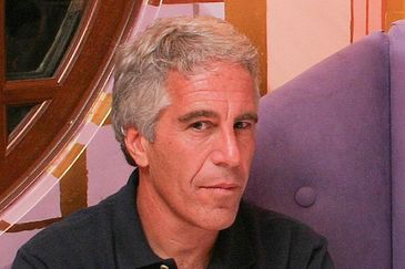 Por qué los ricos y poderosos no podían decirle no a Jeffrey Epstein