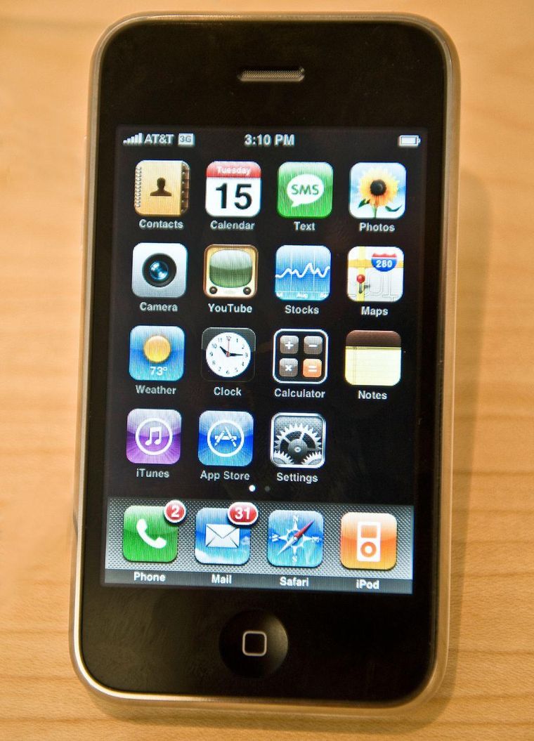 El segundo modelo de iPhone fue la presentación en sociedad de GPS, y marcó el momento en el que empezó a a convertirse en algo cotidiano para millones de personas.