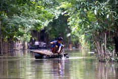 Tailandia sufre habitualmente severas inundaciones que dejan muchos muertos. Foto Efe