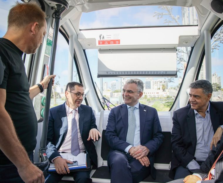 Jorge Macri  con el ministro Calleary compartió un paseo a bordo del bus autónomo del Parque de la Innovación, Foto: Gobierno de la Ciudad