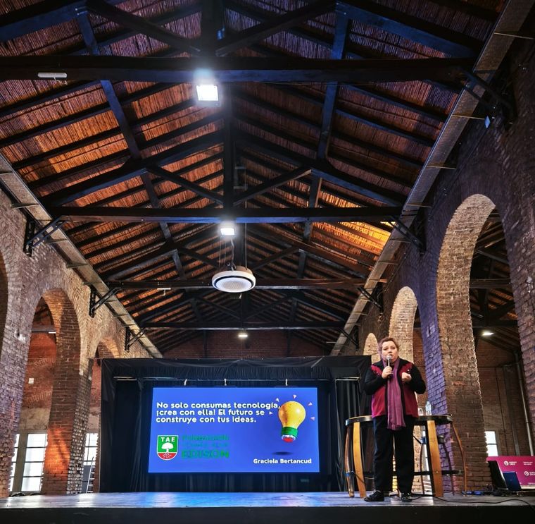 La Lic. Graciela Bertancud, creadora de la Fundación Tomás Alva Edison. La Lic. Graciela Bertancud, creadora de la Fundación Tomás Alva Edison.