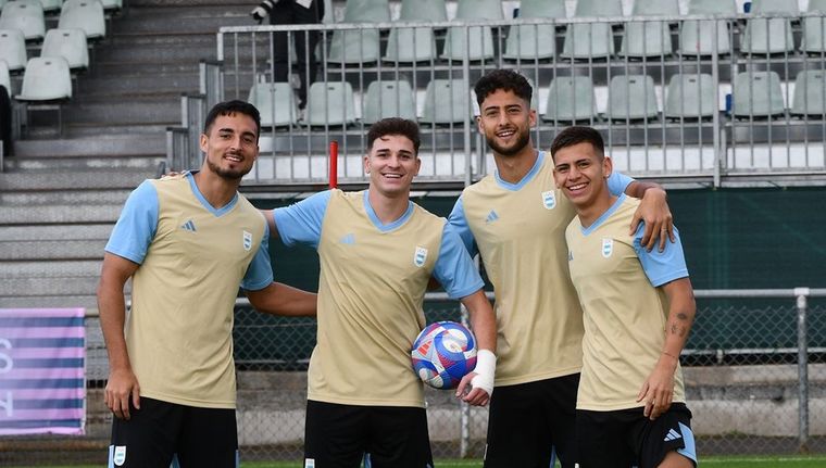 Tanto la camiseta como el resto de la indumentaria de la Selección argentina tienen unas ligeras diferencias respecto de la que utilizan habitualmente. Foto: @Argentina