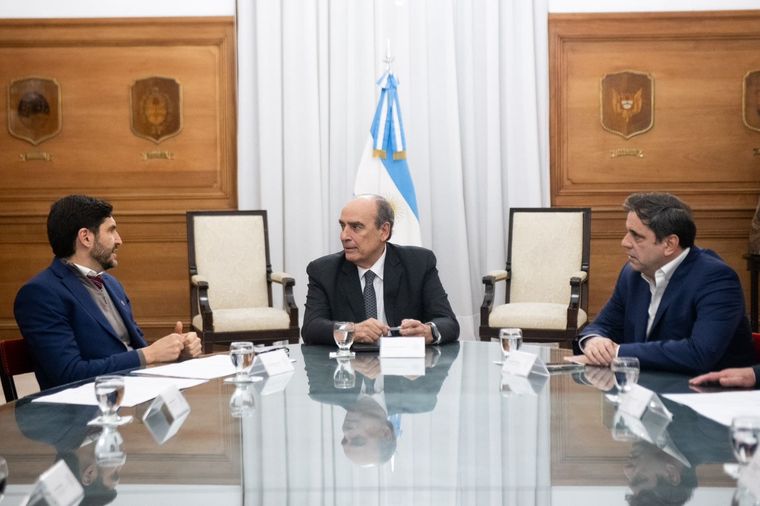 El jefe de Gabinete firmó los acuerdos para la finalización de las obras Foto: Prensa Maximiliano Pullaro