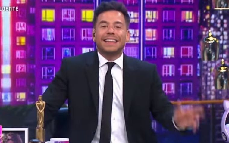 Fer Dente inauguró la segunda temporada de su programa en América. Foto: Captura TV