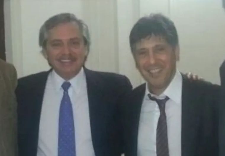 Baduán, actual funcionario del gobierno libertario, junto a Alberto Fernández.&nbsp;