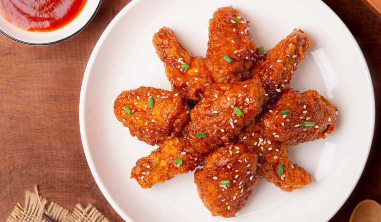 La doble fritura es el secreto más importante de la receta para lograr su textura característica. La doble fritura es el secreto más importante de la receta para lograr su textura característica.